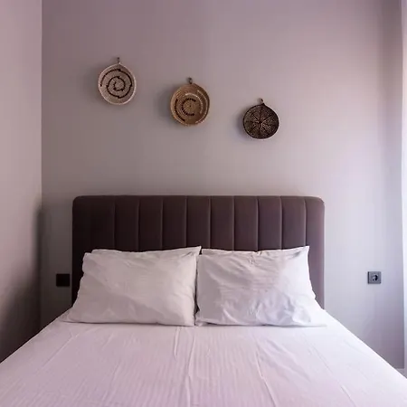 Modern 2br W Terrace And Views! דירה