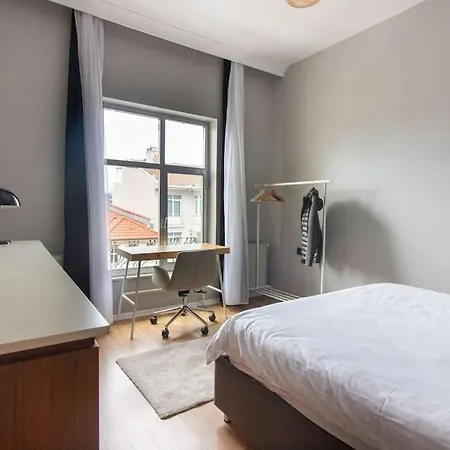 Modern 2br W Terrace And Views! דירה