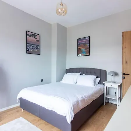דירה Modern 2br W Terrace And Views! *
