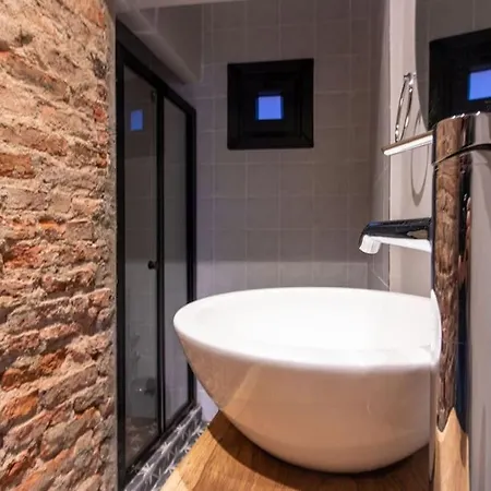 Modern 2br W Terrace And Views! *