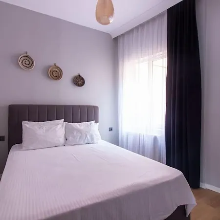 Apartment Modern 2br W Terrace And Views!